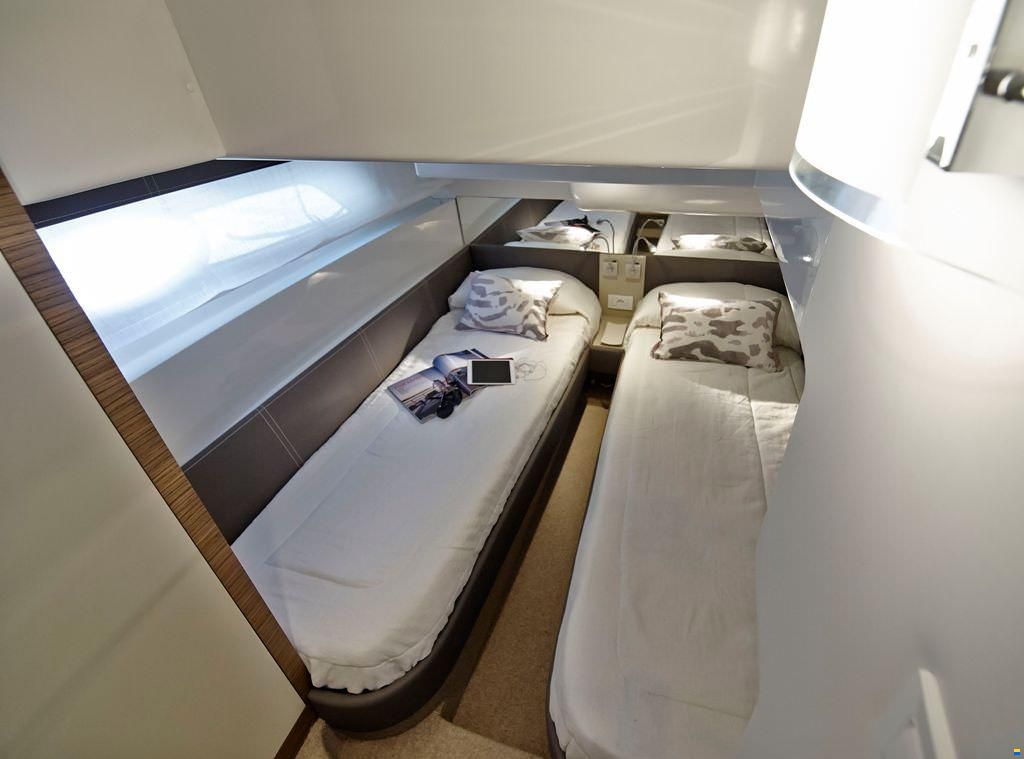 Rodman Muse 44 Fly