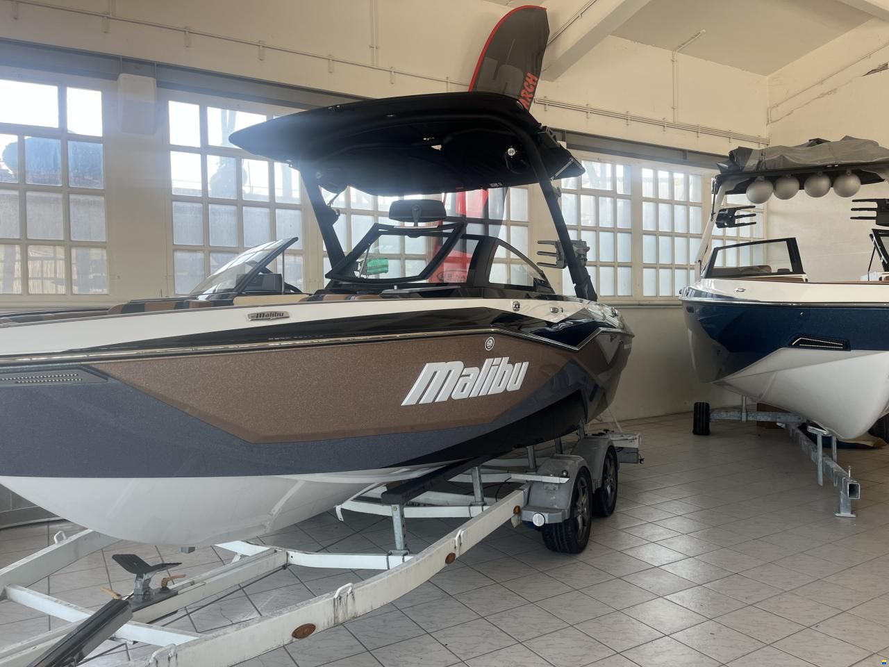 Malibu 22 LSV End of Season Deal