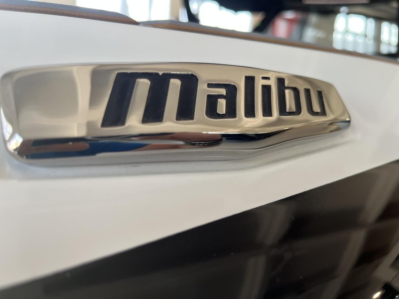 Malibu 22 LSV End of Season Deal