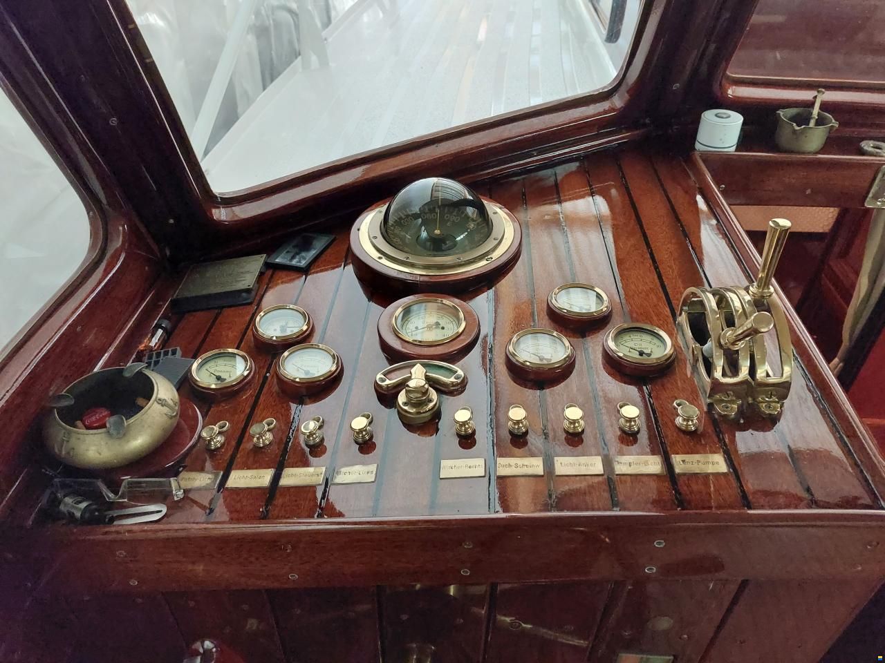 Backdecker