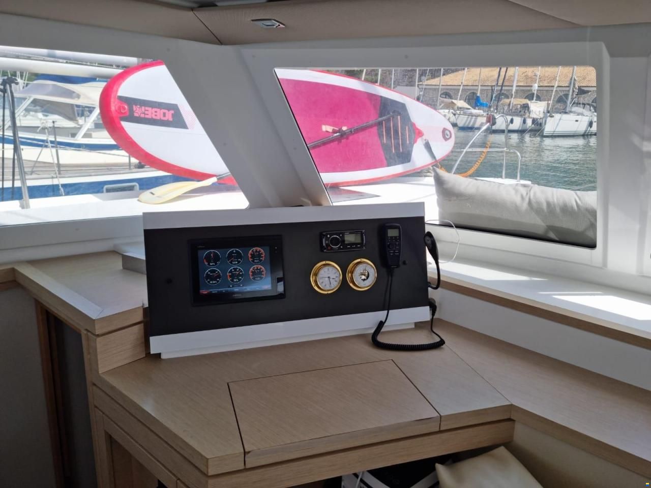 Fountaine Pajot Lucia 40