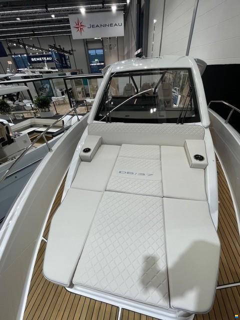 Jeanneau DB/37