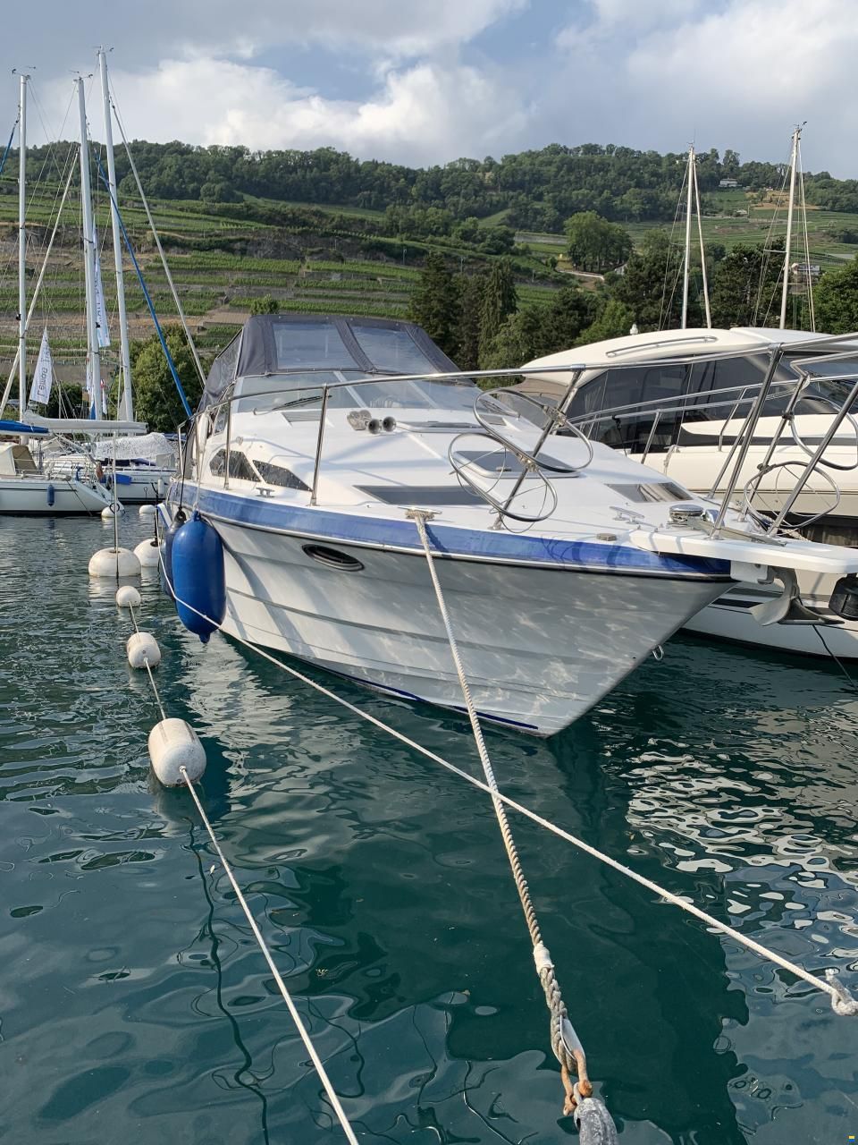 Place d&rsquo;amarrage 11x3,30m. avec bateau