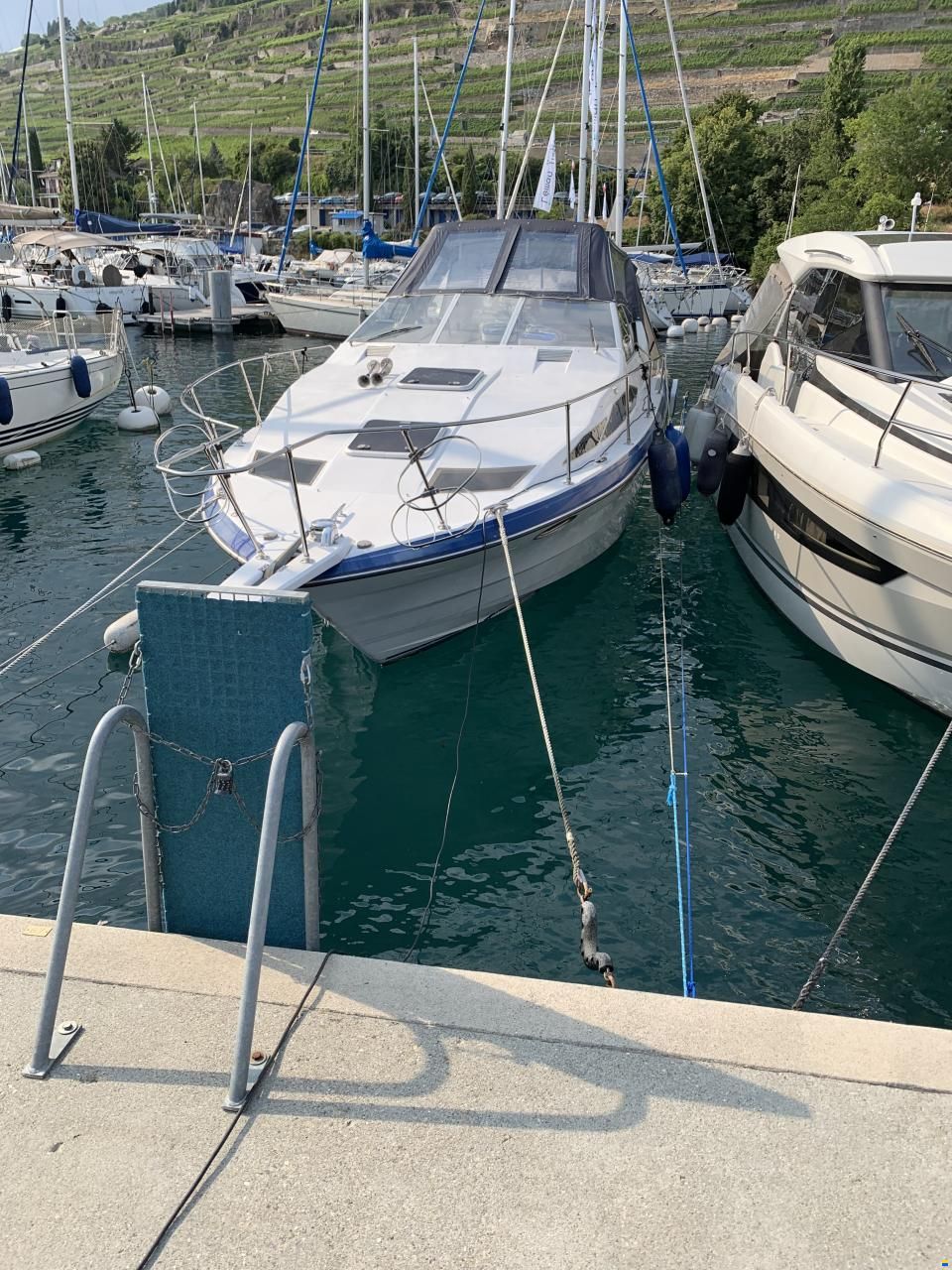 Place d&rsquo;amarrage 11x3,30m. avec bateau