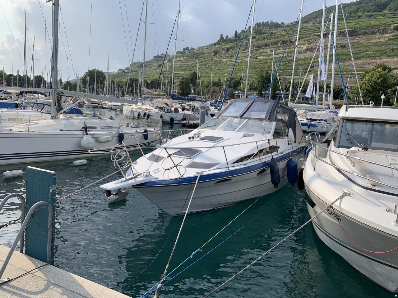 Place d&rsquo;amarrage 11x3,30m. avec bateau