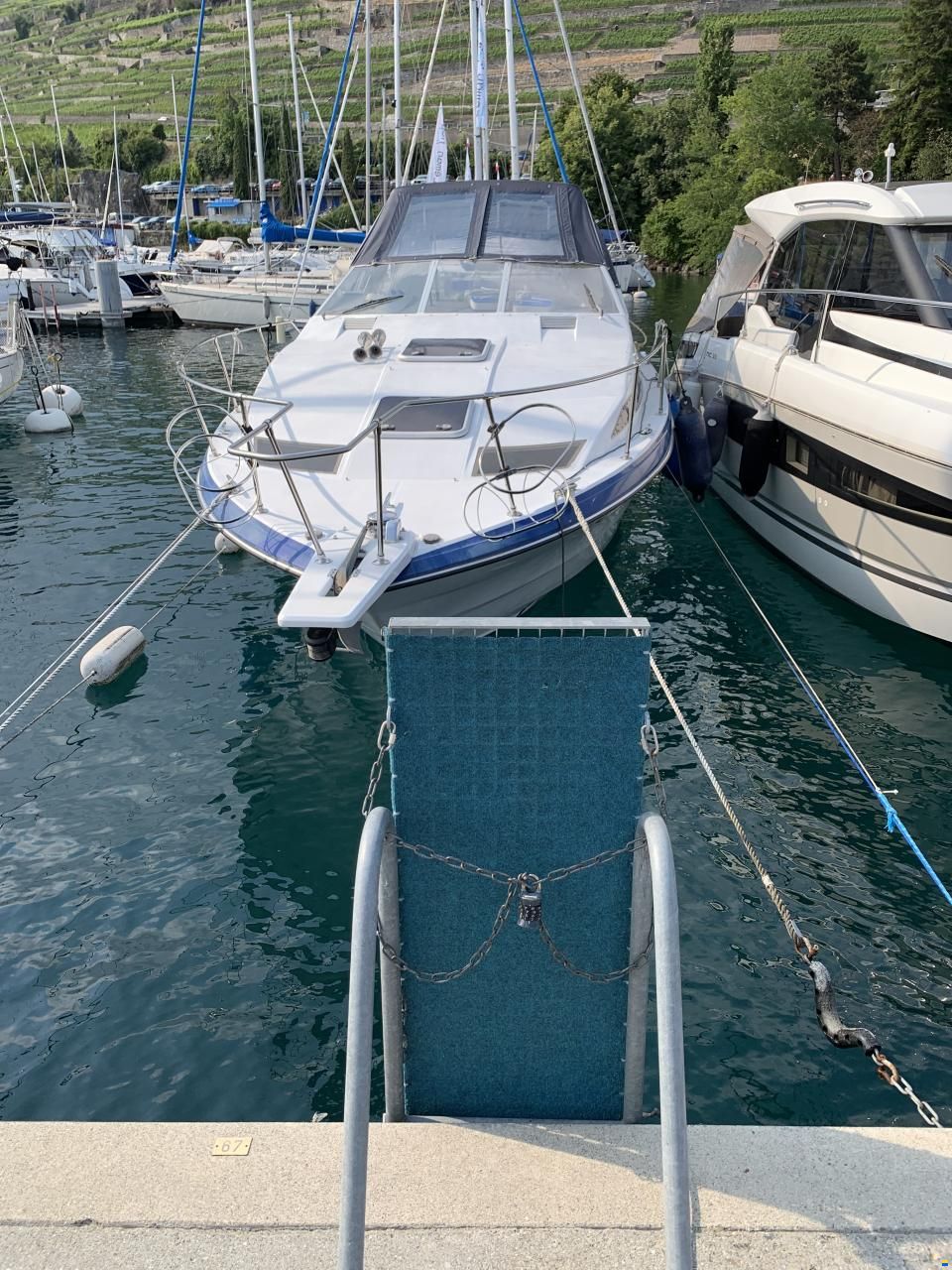 Place d&rsquo;amarrage 11x3,30m. avec bateau