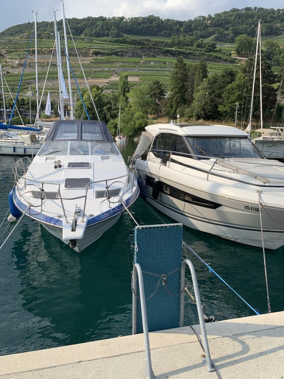 Place d&rsquo;amarrage 11x3,30m. avec bateau