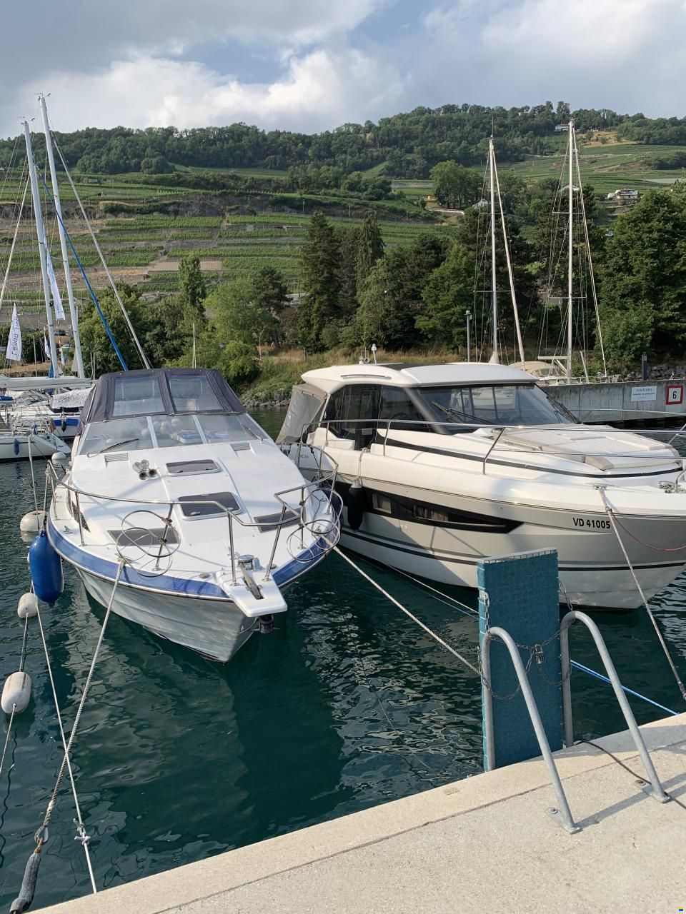 Place d&rsquo;amarrage 11x3,30m. avec bateau