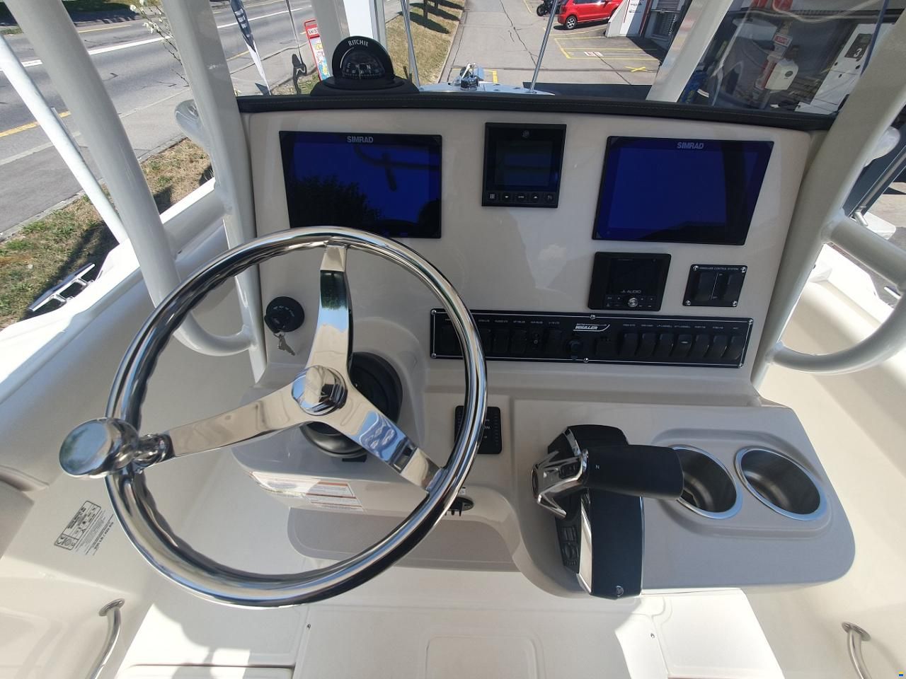 Boston Whaler 230 Outrage