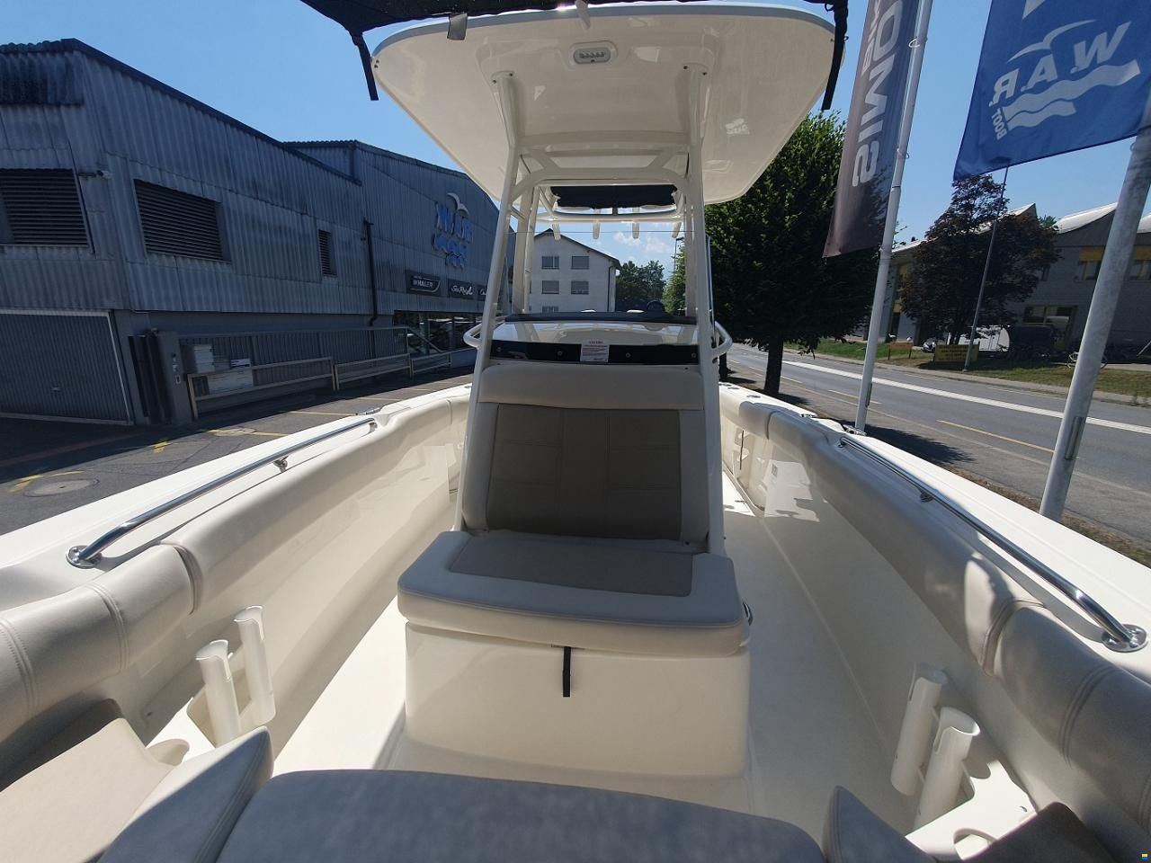 Boston Whaler 230 Outrage