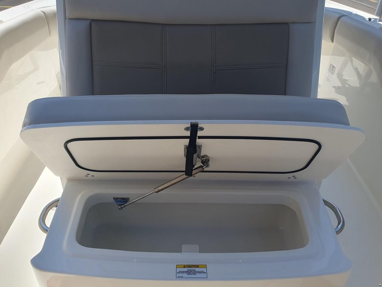 Boston Whaler 230 Outrage