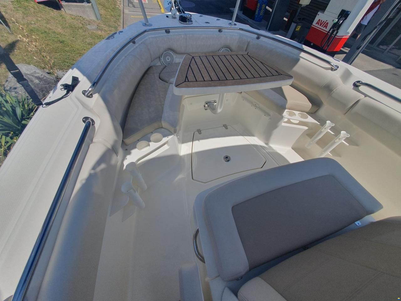 Boston Whaler 230 Outrage