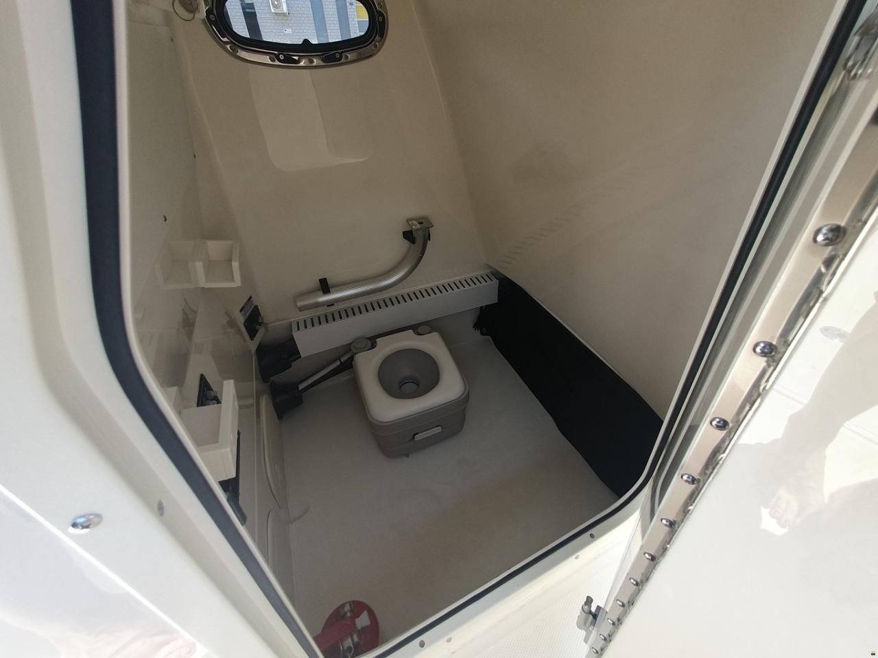 Boston Whaler 230 Outrage