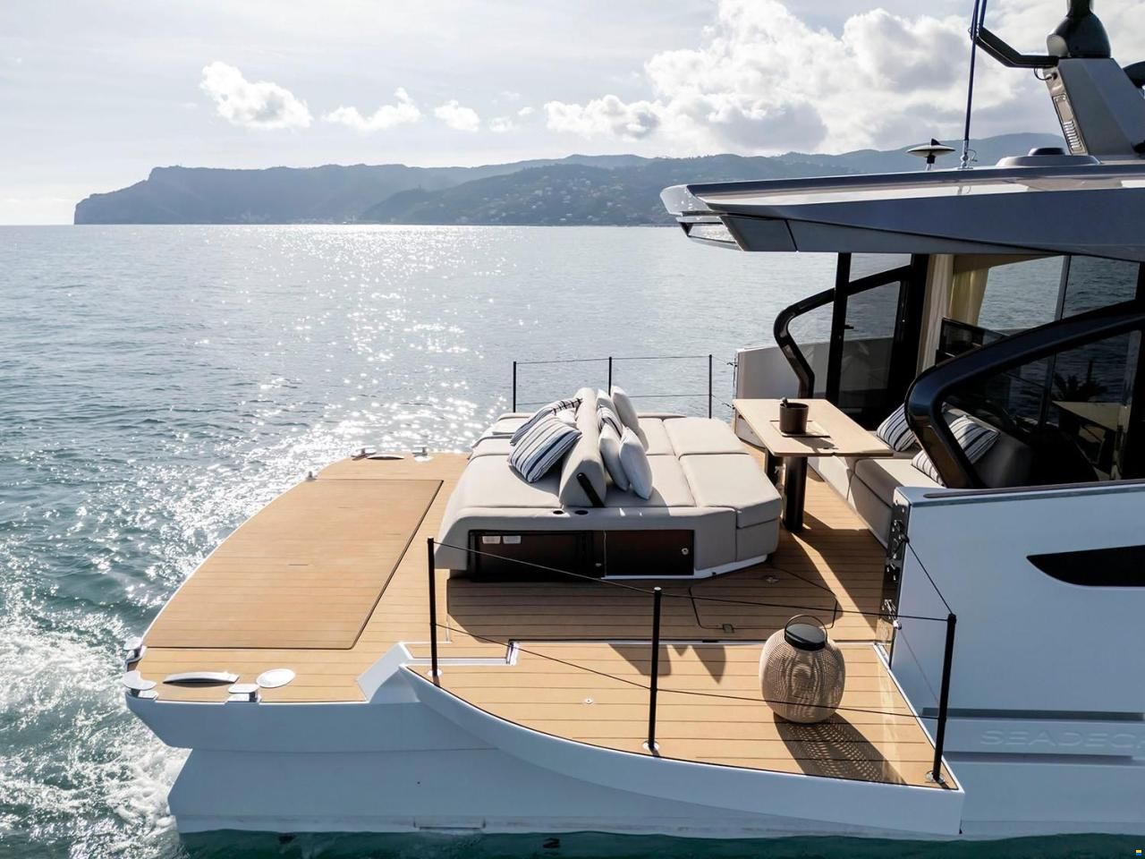 Azimut Seadeck 6