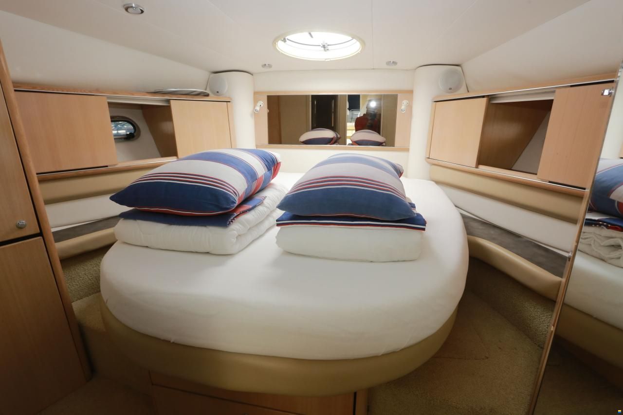 Bayliner Avanti 40