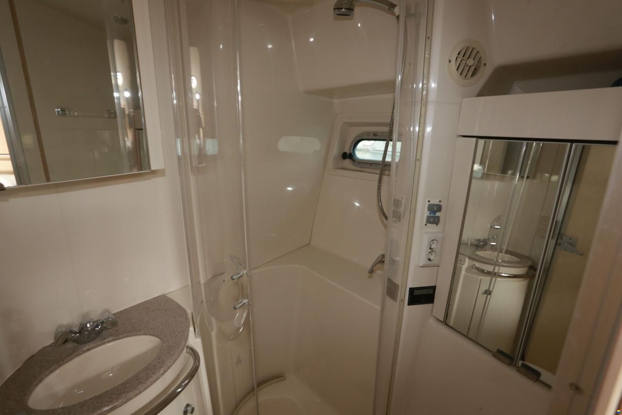 Bayliner Avanti 40