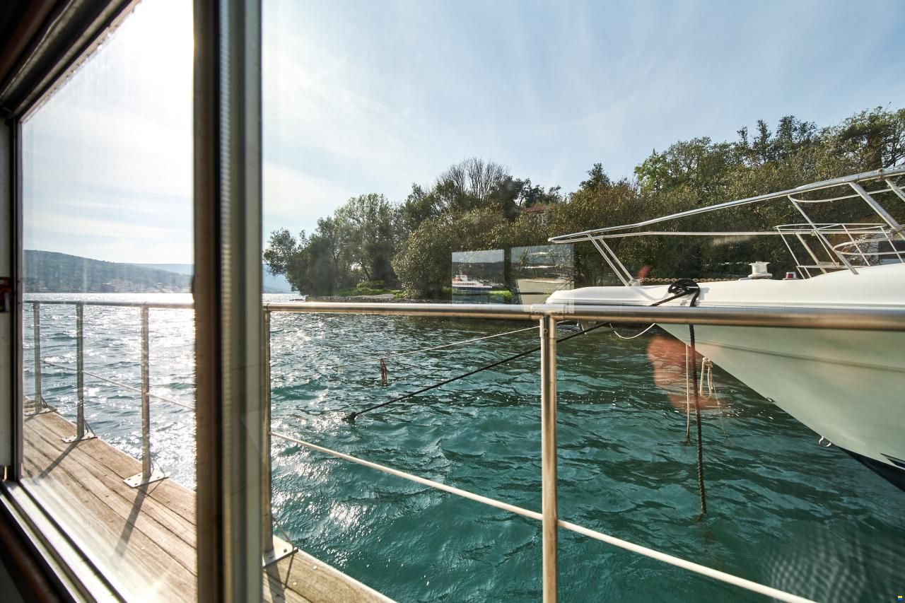 Houseboat
