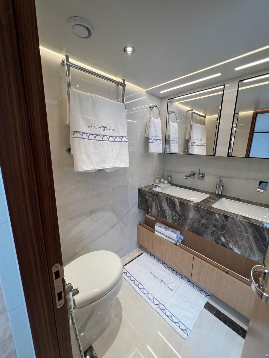 Gulf Craft Majesty 100