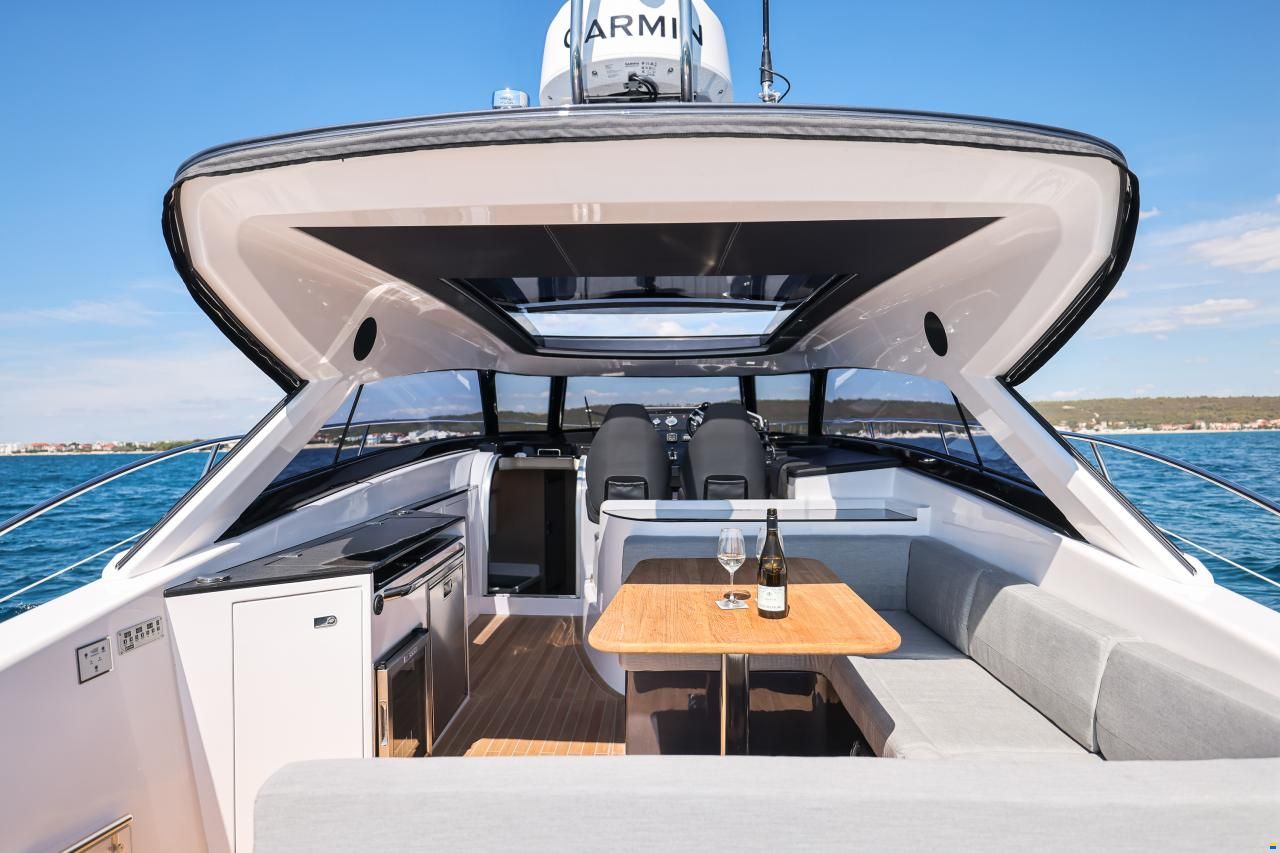 Focus Motor Yacht 44 mit LP Lago Maggiore/Bodensee