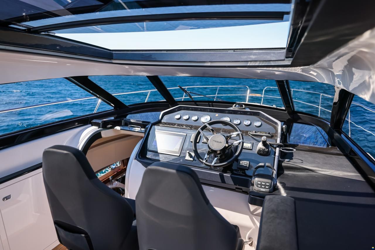 Focus Motor Yacht 44 mit LP Lago Maggiore/Bodensee