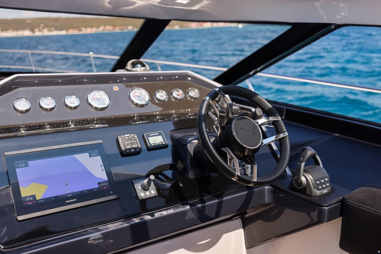 Focus Motor Yacht 44 mit LP Lago Maggiore/Bodensee