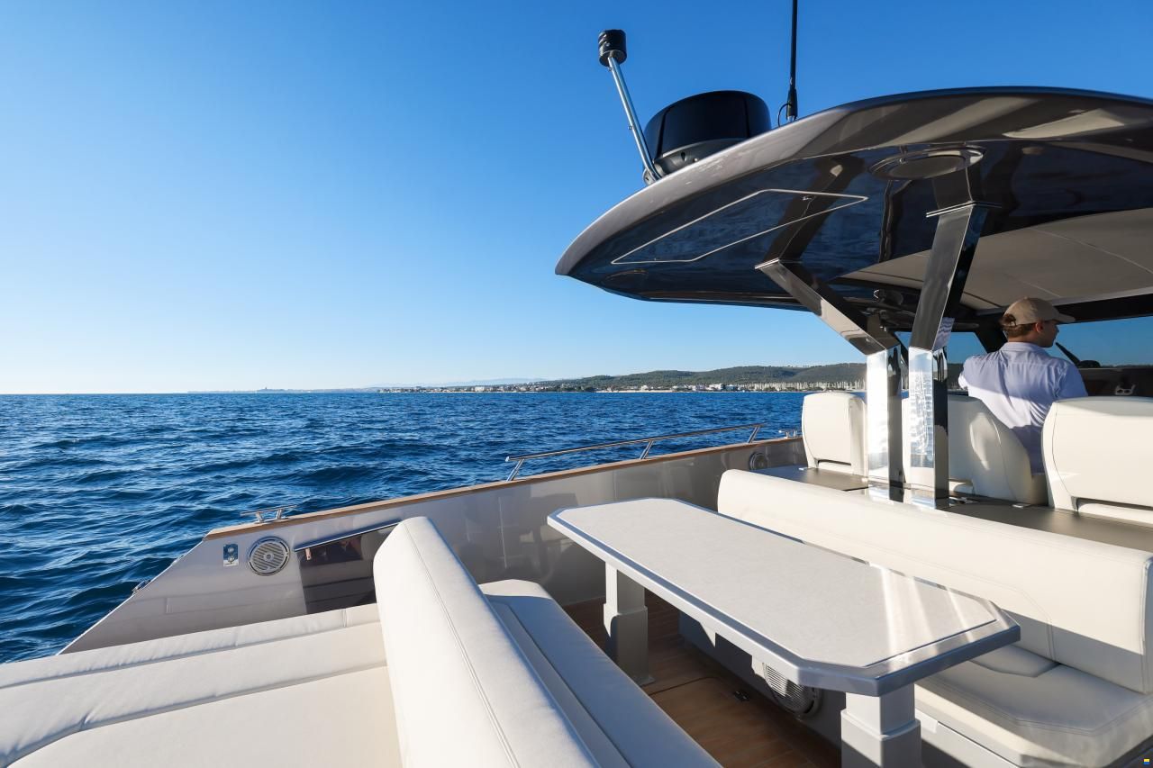 Focus Motor Yacht 37 mit LP Lago Maggiore/Bodensee