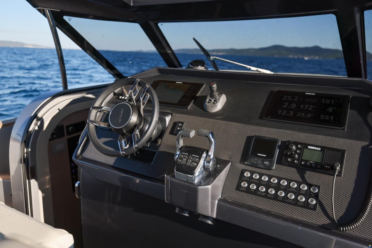 Focus Motor Yacht 37 mit LP Lago Maggiore/Bodensee