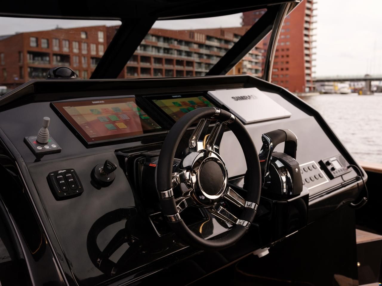 Focus Motor Yacht 37 mit LP Lago Maggiore/Bodensee