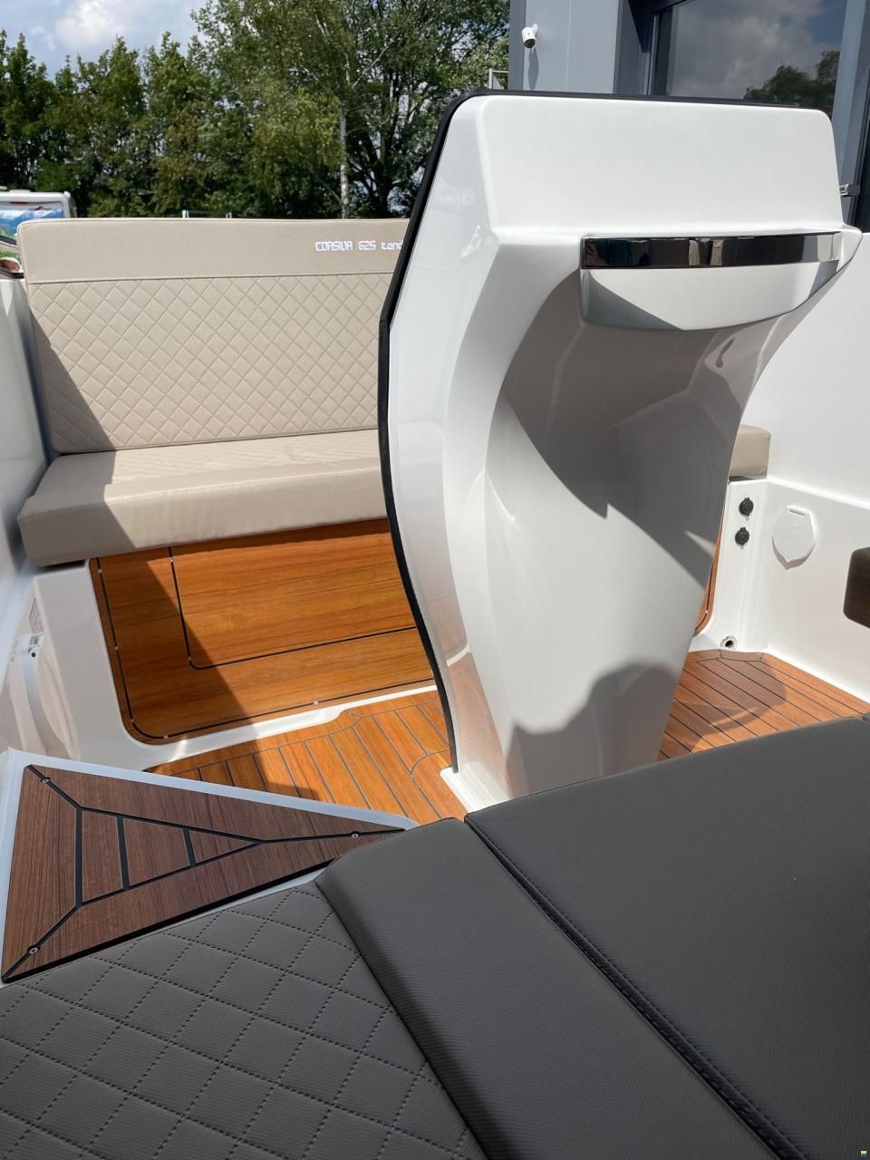 Corsiva 625 Tender