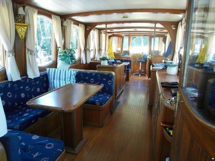 Classic Motor Yacht