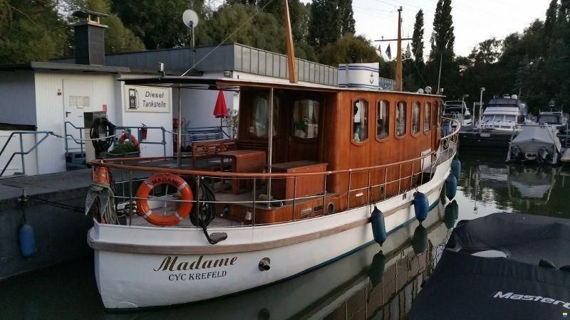 Classic Motor Yacht