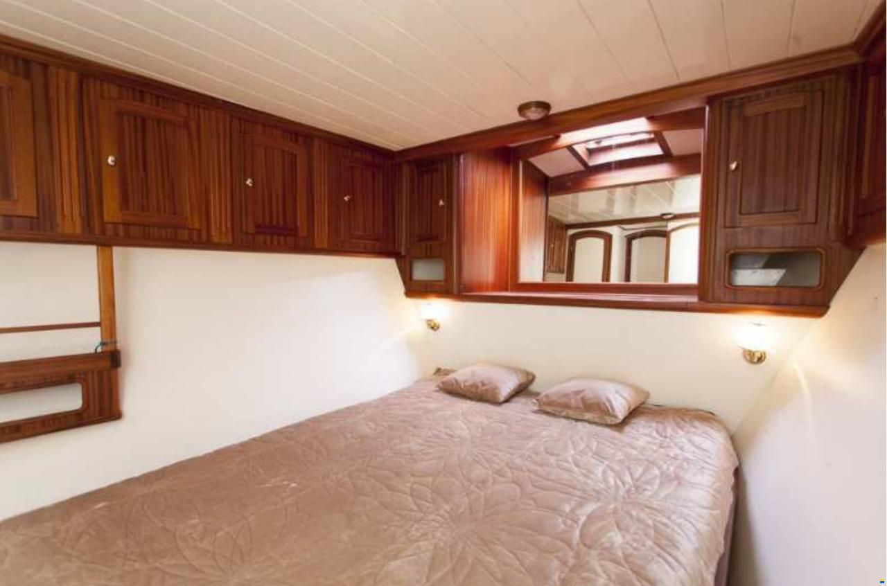 Classic Motor Yacht