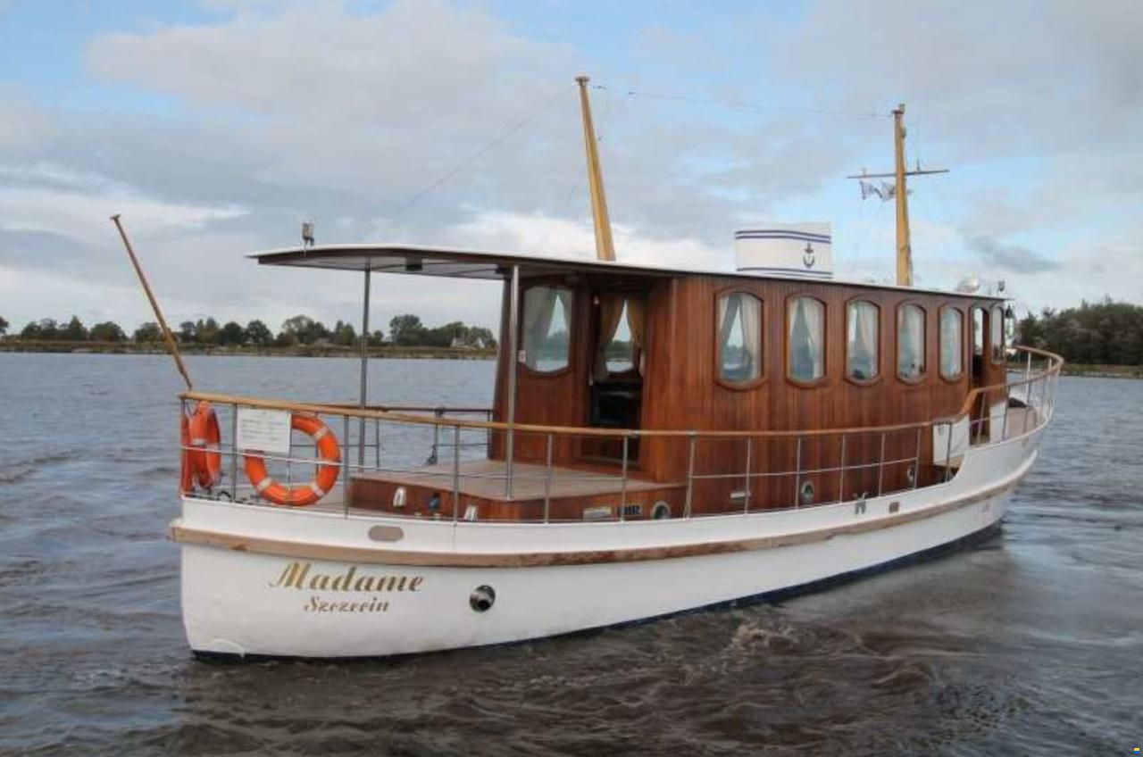 Classic Motor Yacht