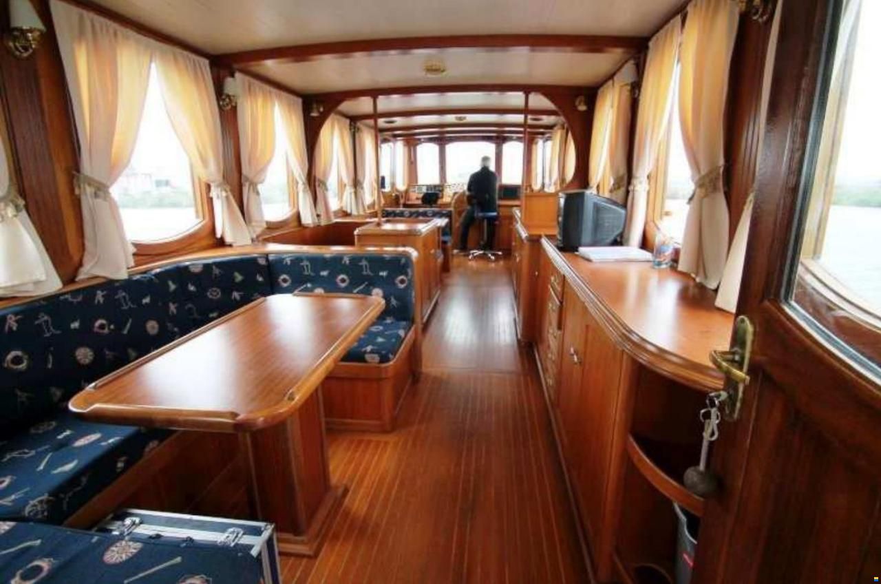 Classic Motor Yacht