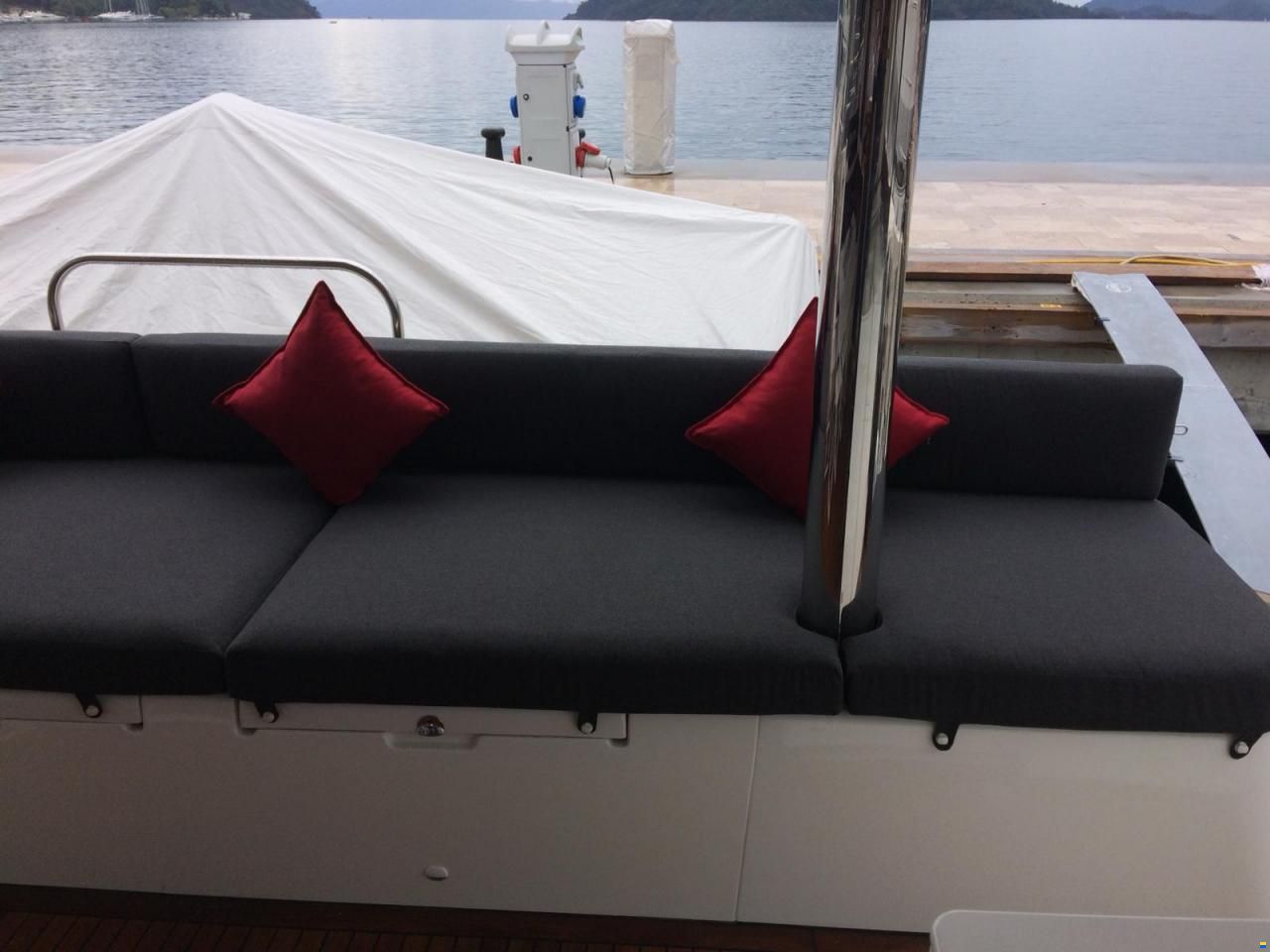 Lagoon 560