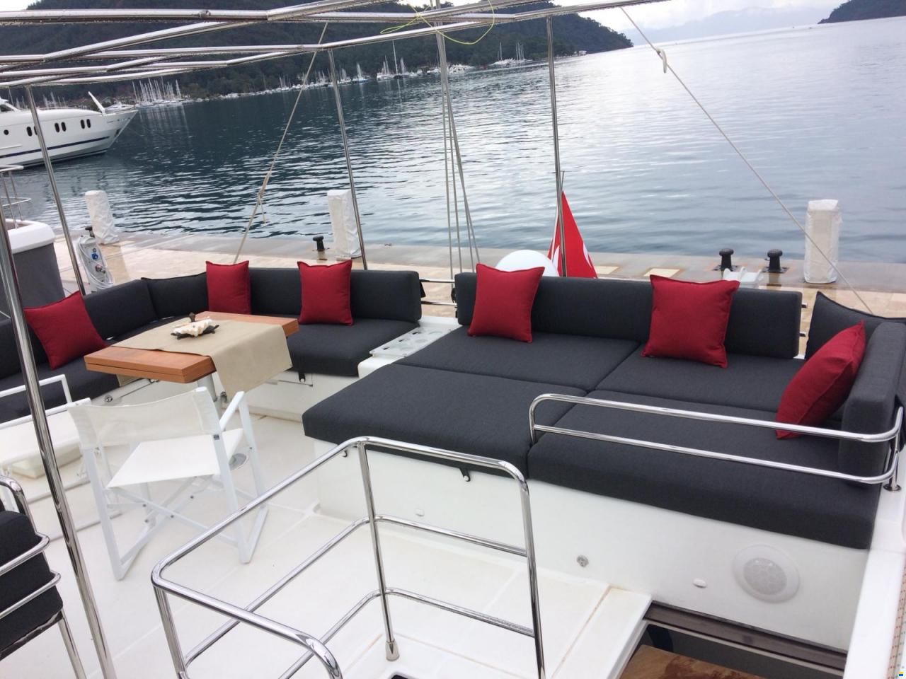Lagoon 560
