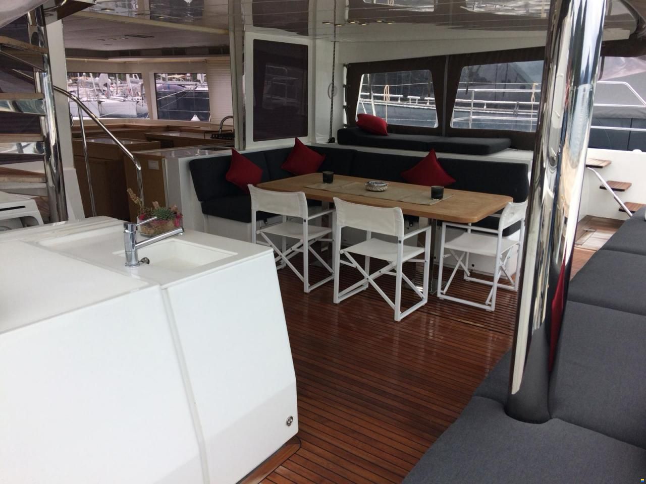 Lagoon 560