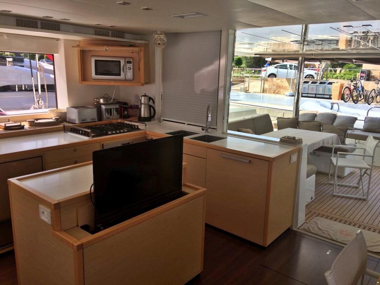 Lagoon 560