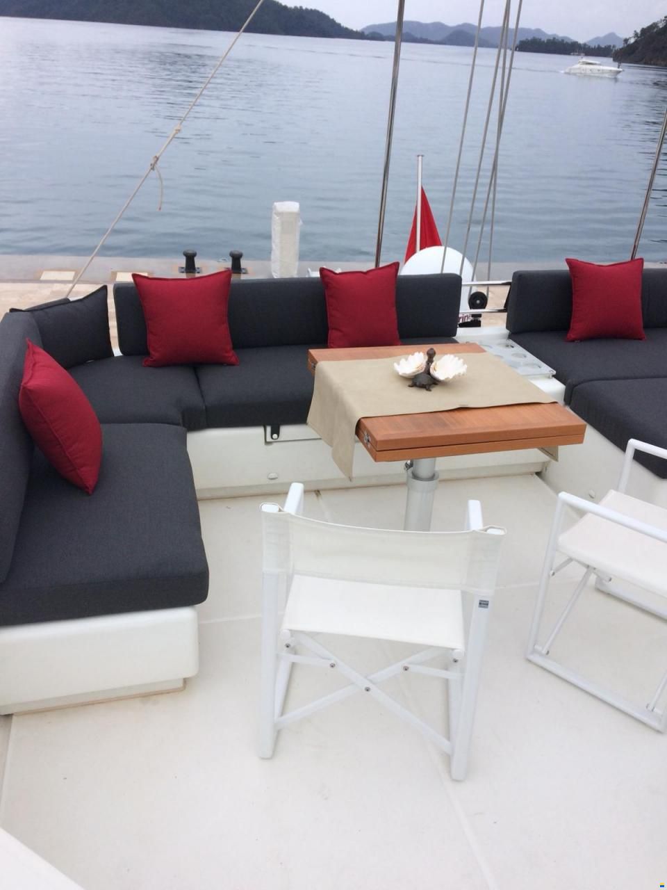 Lagoon 560