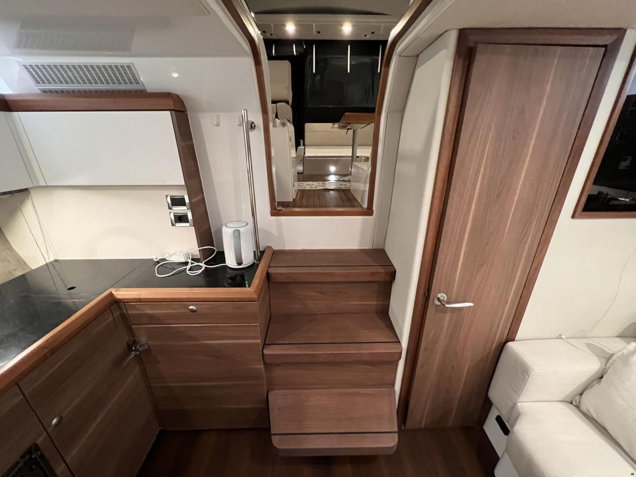 Sealine S 380