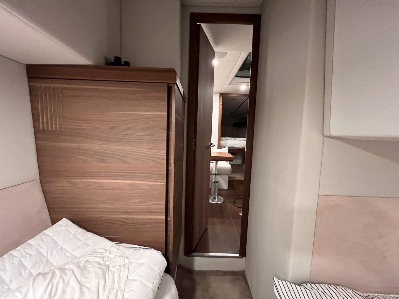 Sealine S 380