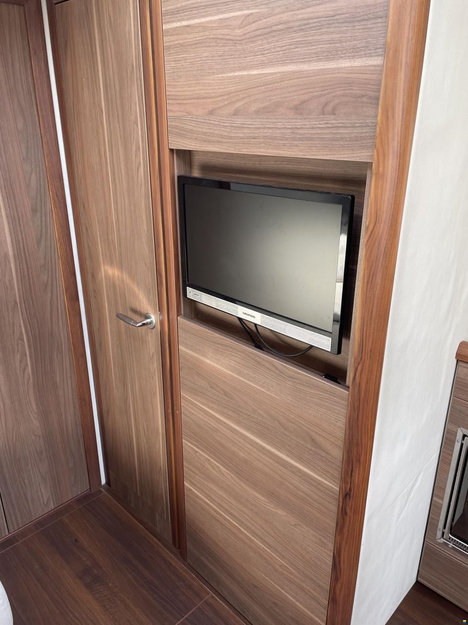 Sealine S 380