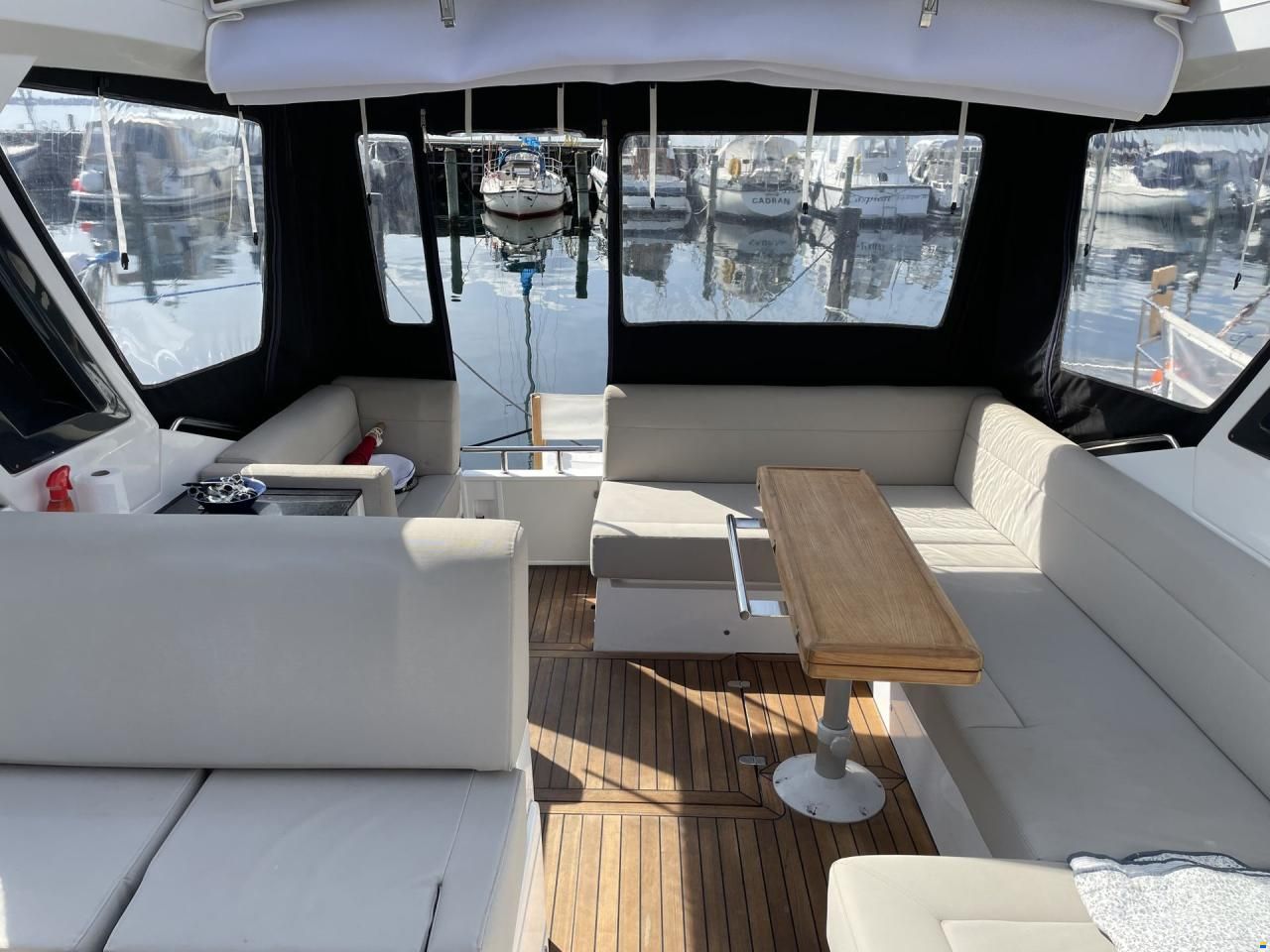 Sealine S 380