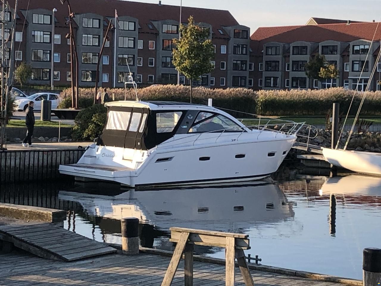 Sealine S 380