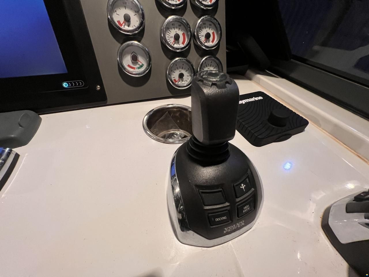 Sealine S 380