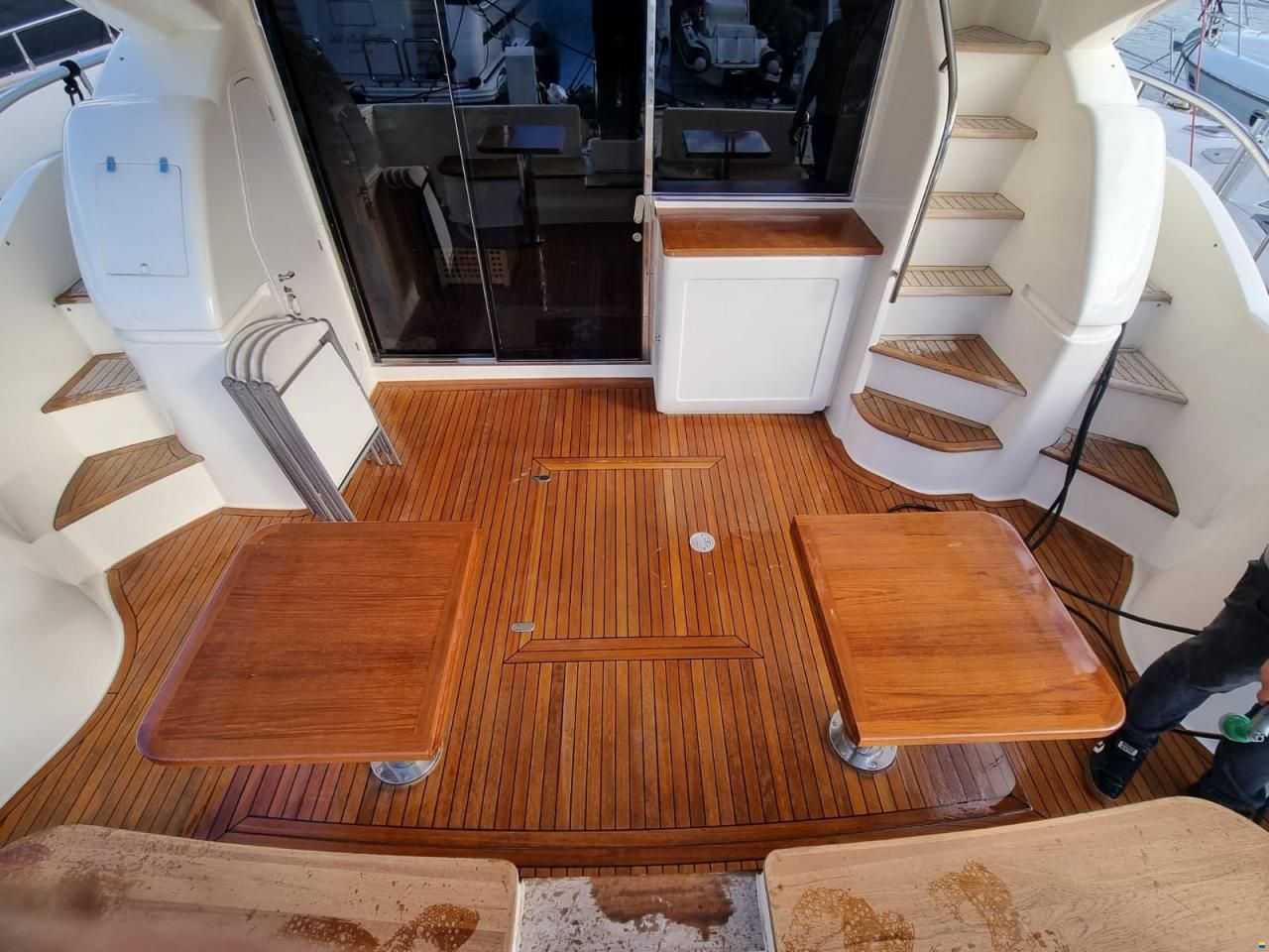 Ferretti 592