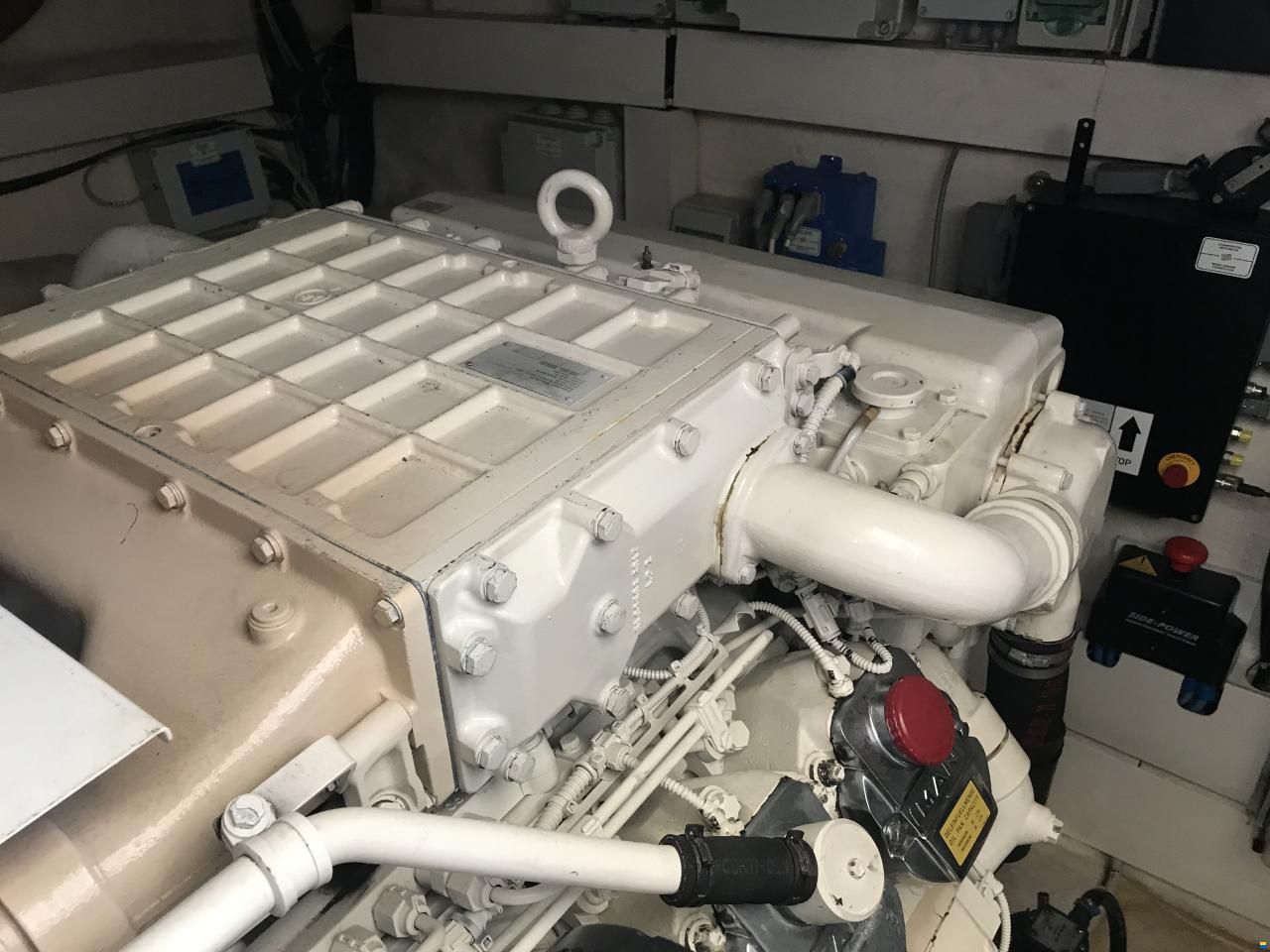 Ferretti 592