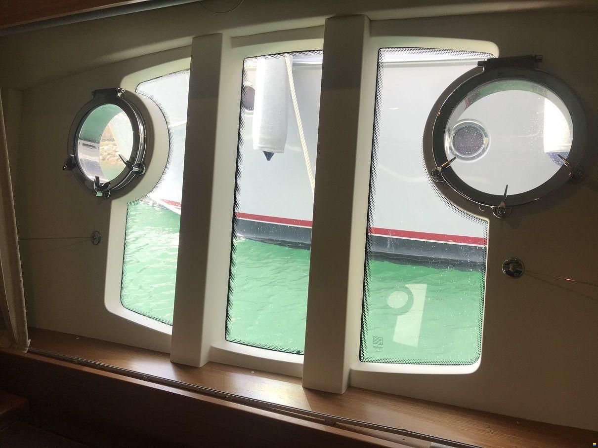 Ferretti 592