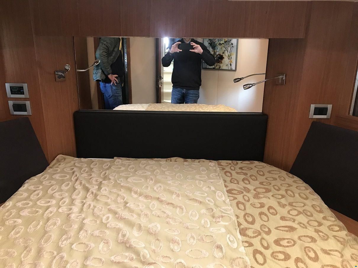 Ferretti 592