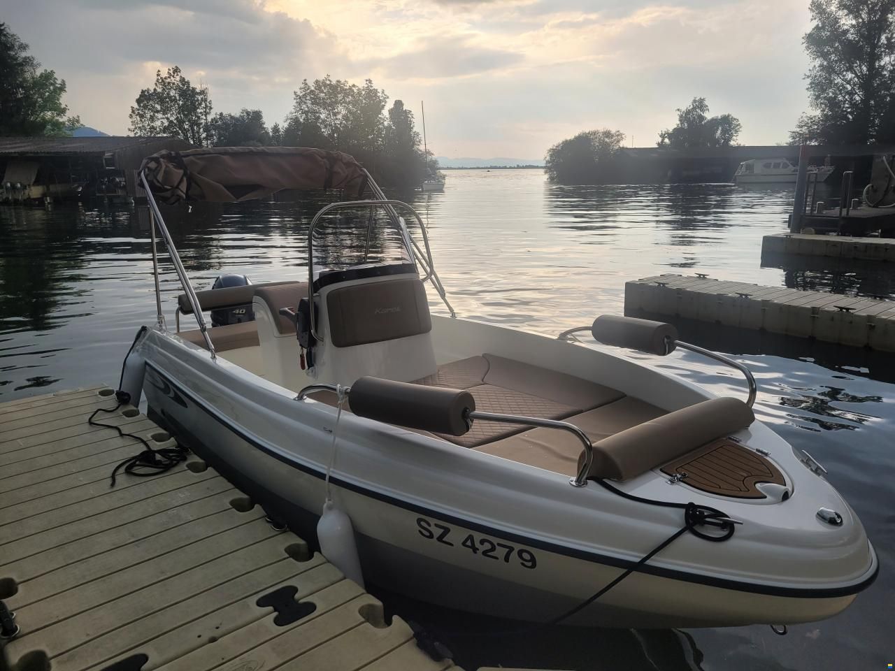 Karel 480 Open mit Bootsplatz